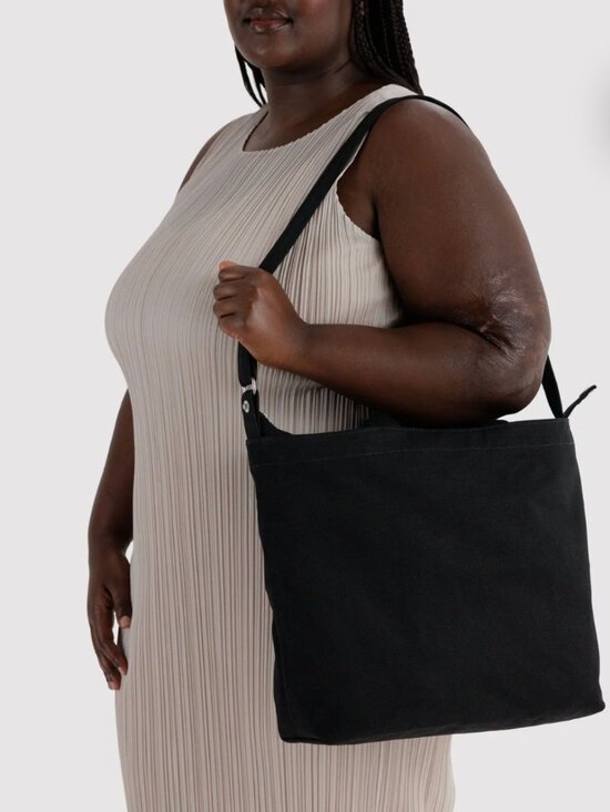 BAGGU Handbags - NWT Baggu Horizontal Duck Bag Tote - Black